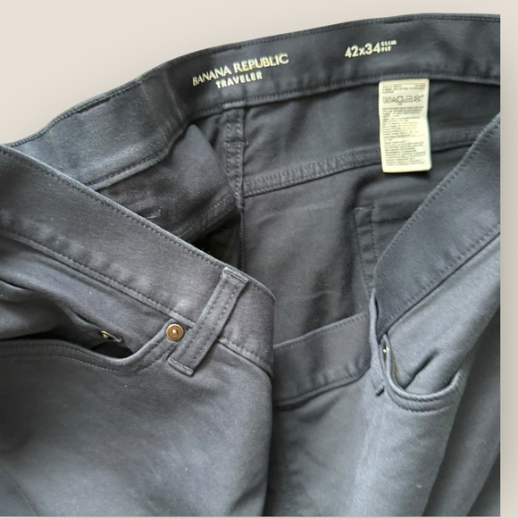 Banana Republic - Men’s Traveler Slim Fit Pants – Size 42x34 – Navy Blue (NWOT) - Picture 4 of 6